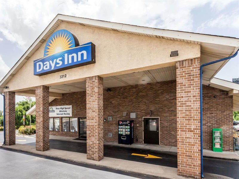 Days Inn By Wyndham Nashville N Opryland/Grand Ole Opry Zewnętrze zdjęcie